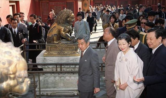 日本明仁天皇和皇后美智子裕仁天皇的爷爷明治天皇开创了日本中兴时代
